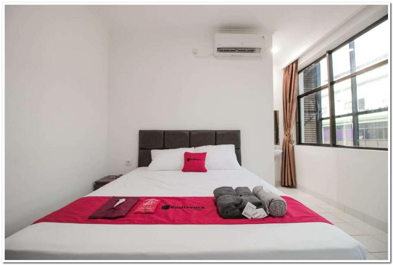 فندق Reddoorz @ Ruko Itc Roxy Mas جاكرتا المظهر الخارجي الصورة